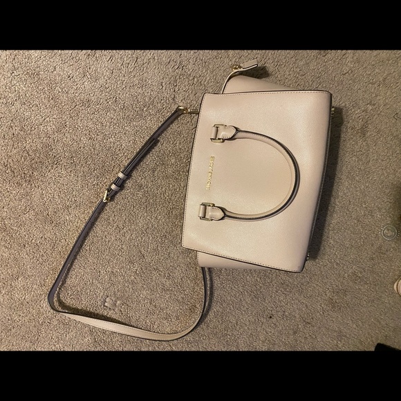 Micheal Kors Purse - Picture 3 of 4